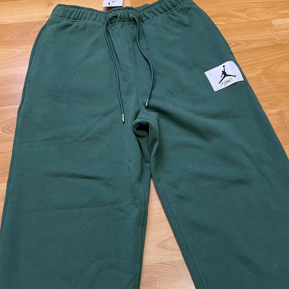 NEW with tags - Jordan Essentials Statement Fleece Pant - Men’s S - Green